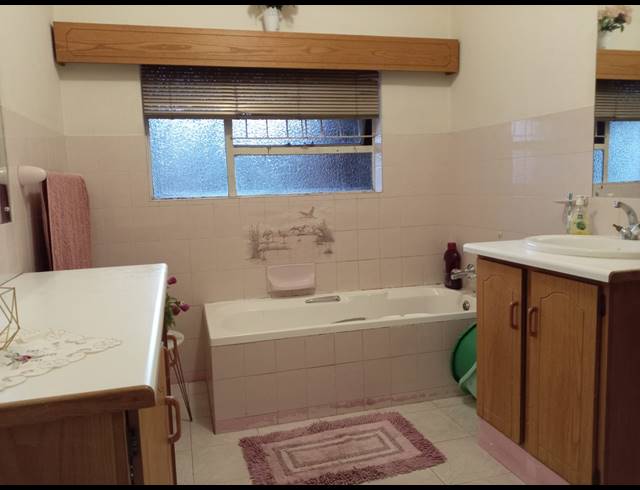 2 BEDROOM FLAT FOR SALE IN VANDERBIJLPARK CE 3